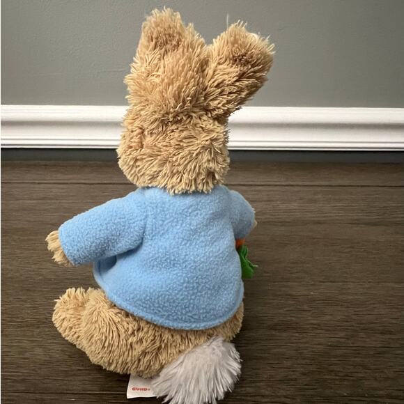 Gund Peter Rabbit Plush Beatrix Potter Stuffed Toy With Vest and Carrot - Picture 3 of 5